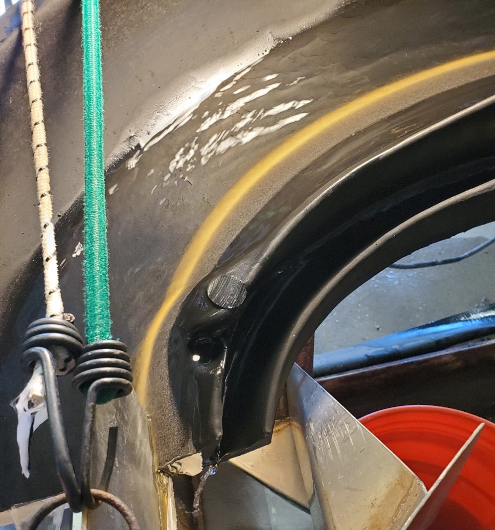 Separación visible de la fracción mineral más ligera (es decir, cuarzo, feldespato) y la fracción mineral más pesada (es decir, ilmenita, circón, etc.), realizada mediante separación por gravedad en la espiral de Humphrey de tres vueltas